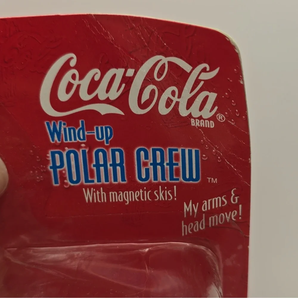 Coca-Cola Polar Crew Wind-Up Skiing Bear w/ Magnetic Skis Bottle Cap Key 1996